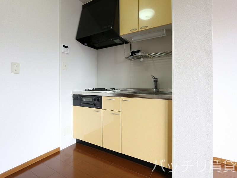 キッチン　別号室の画像。現況を優先します。