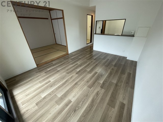 居室・リビング　カウンターキッチン付きのリビングです。