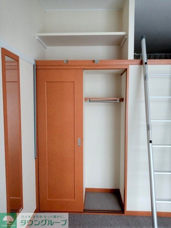 その他部屋・スペース　1階はフローリング、2階はじゅうたんです。