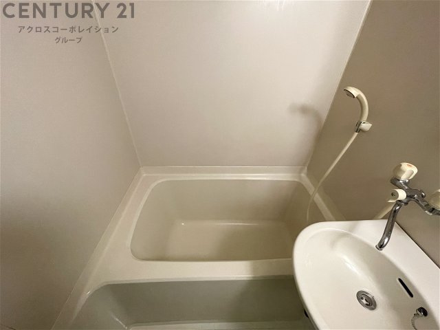 バス・シャワールーム　シンプルなユニットバスです！