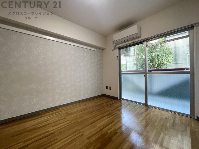 居室・リビング　エアコン付きで快適に過ごせます♪