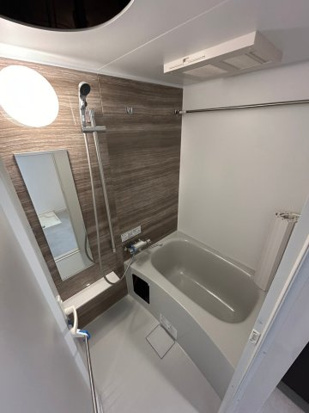 バス・シャワールーム　落ち着いた空間のお風呂です