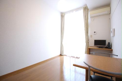 居室・リビング　採光面は南東向きで、洗濯物も良く乾きそうです♪