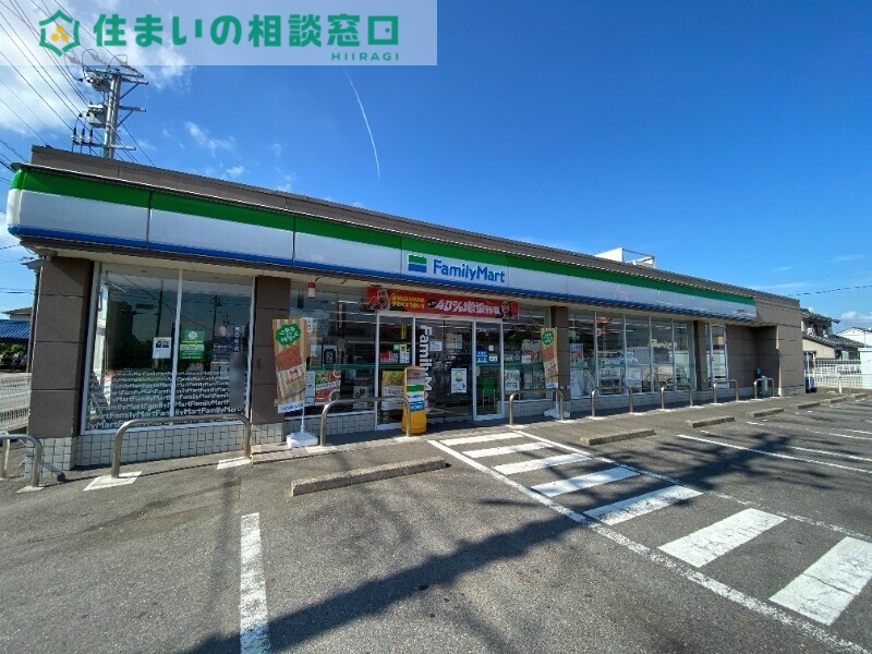 コンビニ　ファミリーマート一色前新田店（コンビニ）まで755m