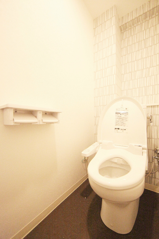 トイレ　温水洗浄便座付き