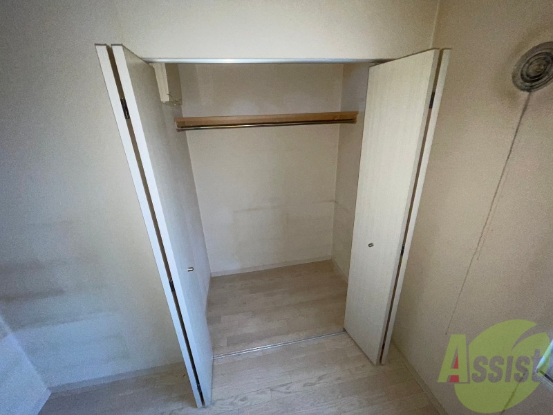 収納　クローゼットは奥行きもあり、荷物が多い方でも安心です。