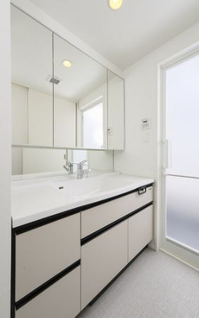 洗面設備　コンパクトで使いやすい洗面所