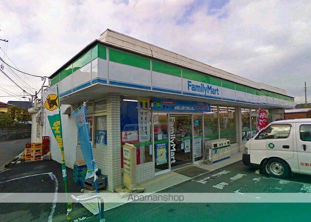 コンビニ　ファミリーマート（コンビニ）まで853m