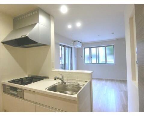 居室・リビング　こちらのリビングで趣味の時間をお楽しみください♪