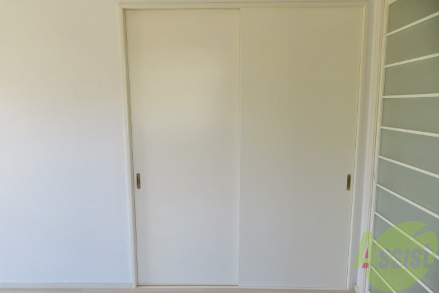 収納　収納箇所は押入です。荷物等の収納はこちらにどうぞ。