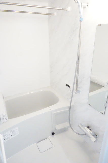 バス・シャワールーム　機能的なバスルームです☆