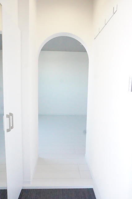 玄関　玄関入るとアーチ型の下がり壁がお出迎えです☆