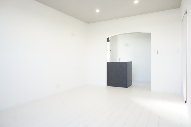 居室・リビング　アーチ型の下がり壁が印象的です☆