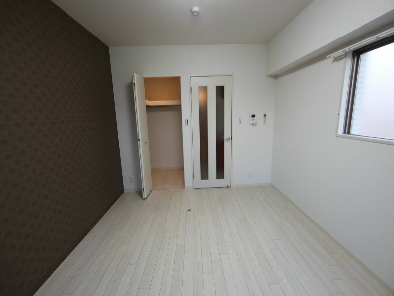 その他　洋室7.7帖　ウォークインクローゼット付（収納充実してます）