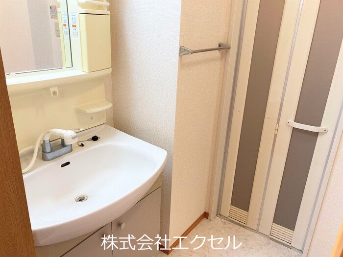 洗面設備　洗髪洗面化粧台です。