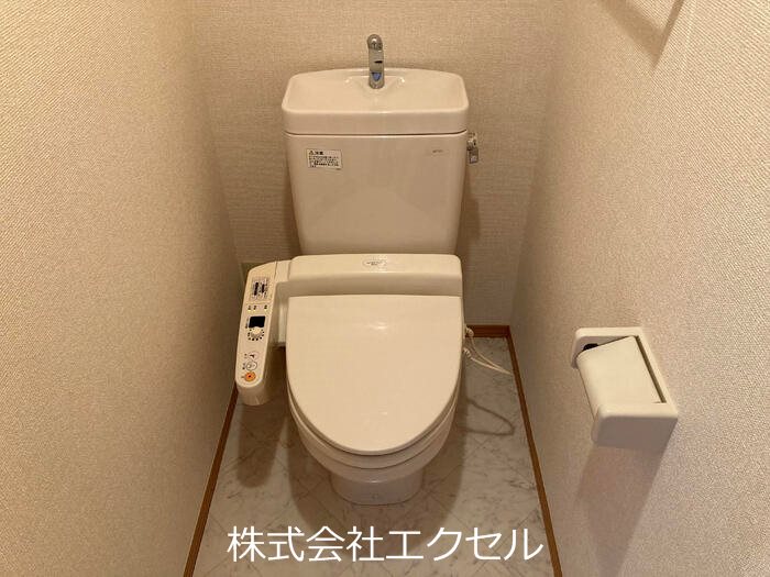 トイレ　温水洗浄便座です。