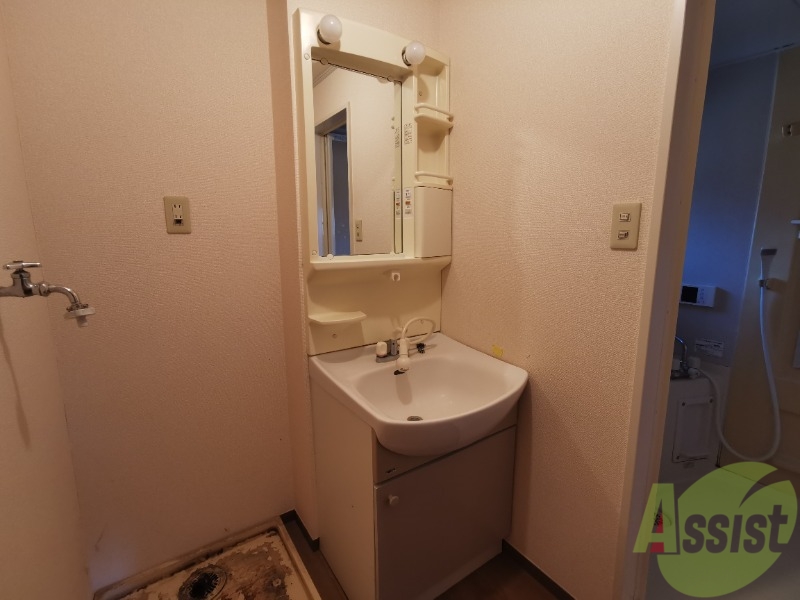 洗面設備　独立洗面化粧台です。収納が多く使いやすそうですね。