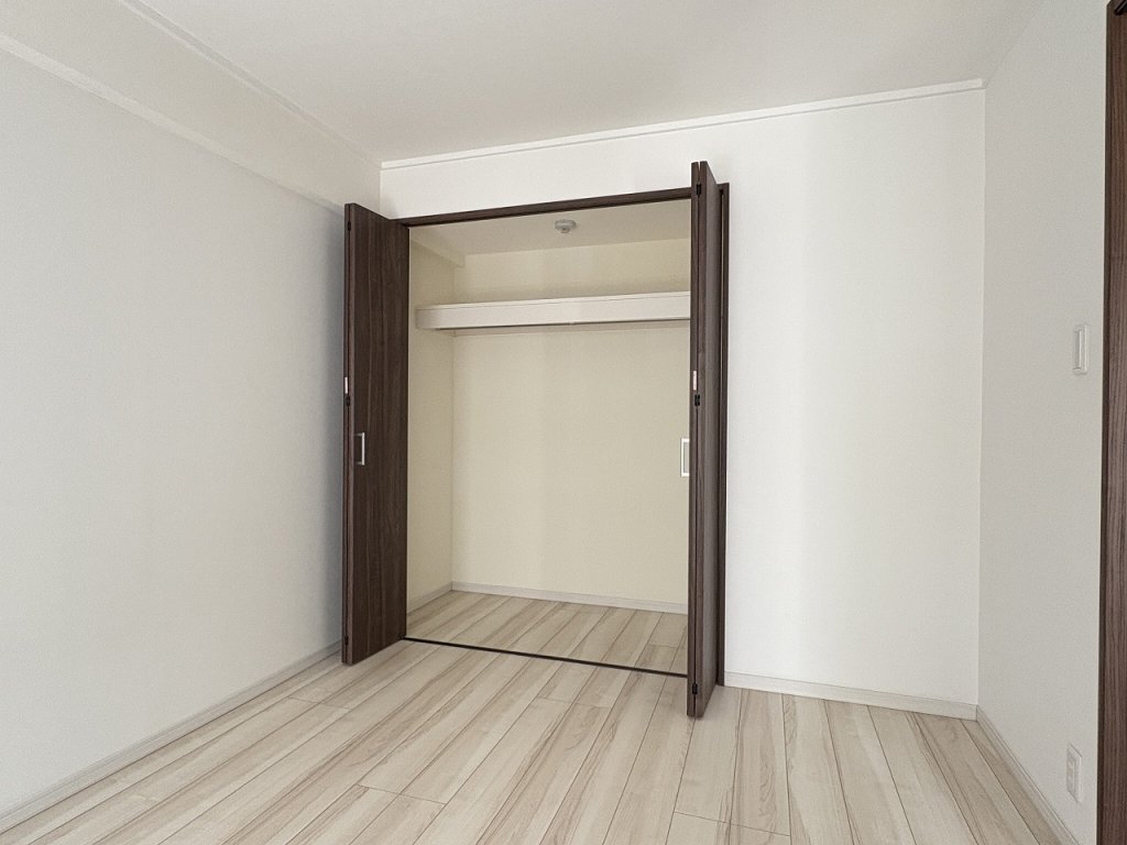 収納　奥行きのあるクローゼット収納