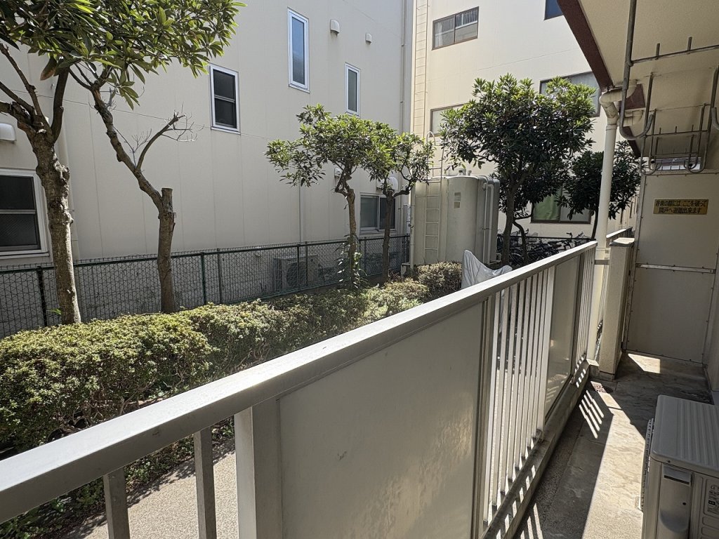 バルコニー　明るいバルコニー