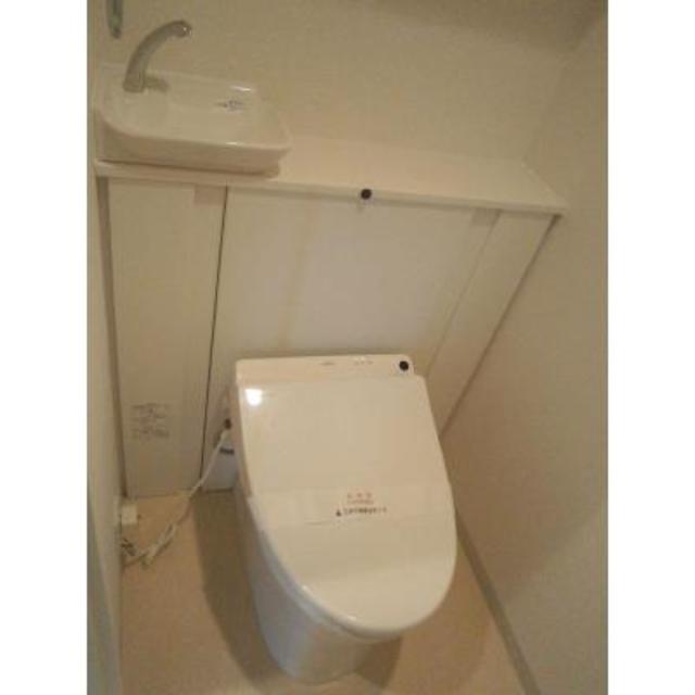 トイレ　※写真は同タイプ住戸です。