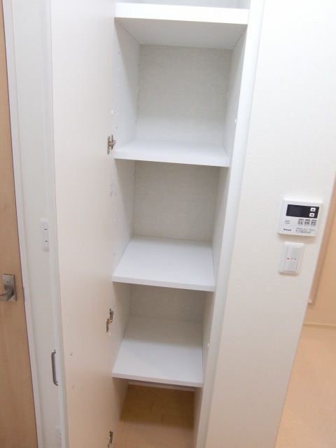 その他設備　★キッチン後ろの収納です★