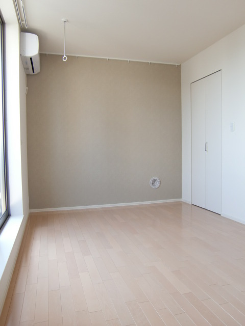 居室・リビング　★壁にはアクセントクロスを採用しております★