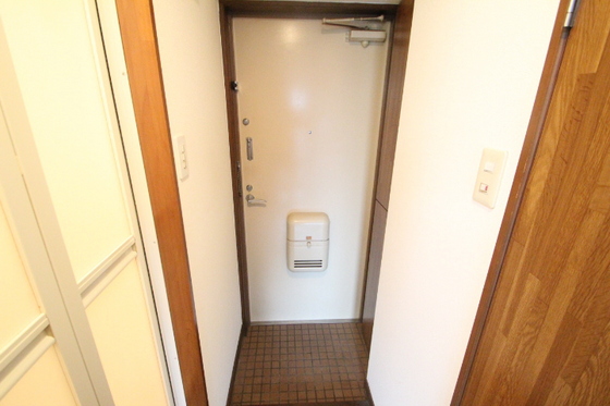 玄関　※別号室の写真です