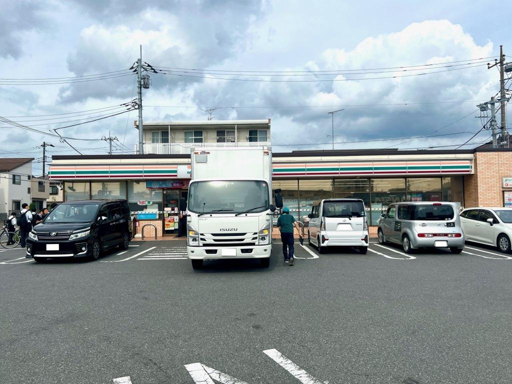 コンビニ　セブンイレブン柏東台店（コンビニ）まで750m