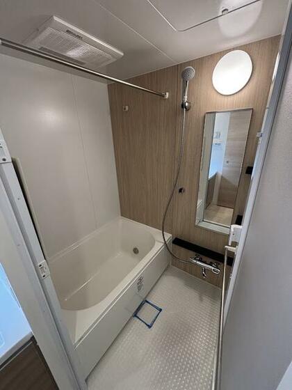 バス・シャワールーム　バストイレ別、浴室乾燥機、風呂追い炊き機能付き