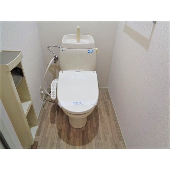 トイレ　※写真は１Ｆの部屋のものです