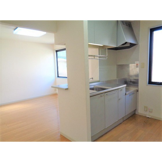 キッチン　※写真は１Ｆの部屋のものです