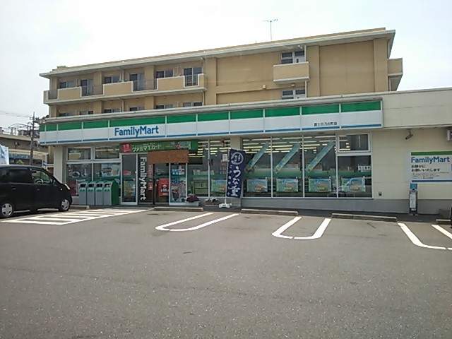 コンビニ　ファミリーマート（コンビニ）まで1218m