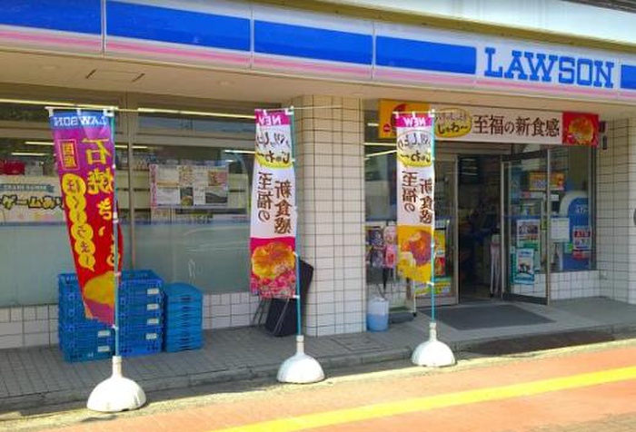 コンビニ　ローソン　西が丘（コンビニ）まで78m