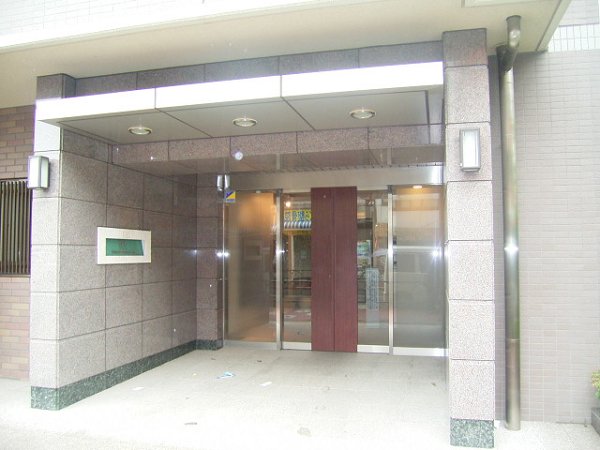 エントランス　弊社は都内全域の物件をご紹介可能です！