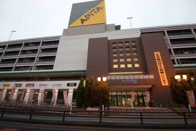 コンビニ　ファミリーマートＳＳ　アピタ長久手店（コンビニ）まで400m