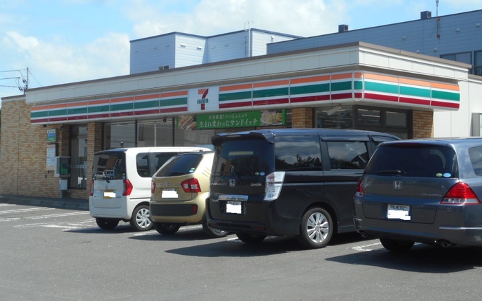 コンビニ　セブン-イレブン 札幌ひばりが丘店（コンビニ）まで400m