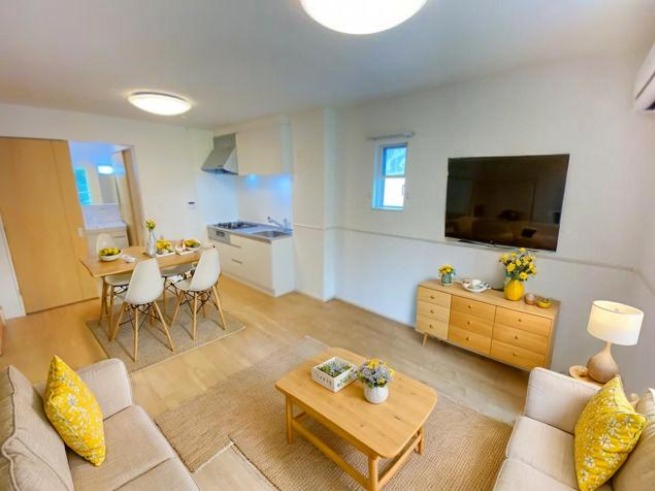 居室・リビング　CGで家具等を配置したもので家具等は含まれません