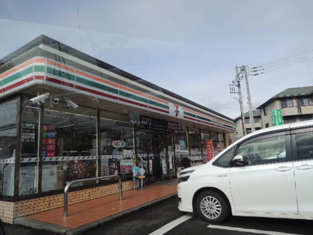コンビニ　セブンイレブン橋戸店（コンビニ）まで300m