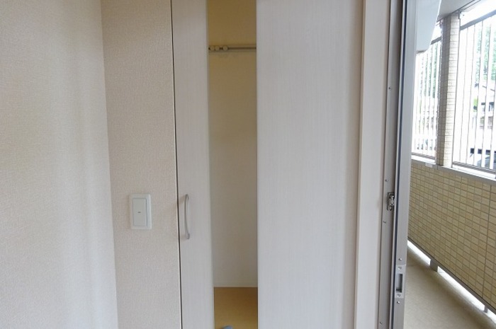 玄関　トールタイプの姿見付シューズボックス