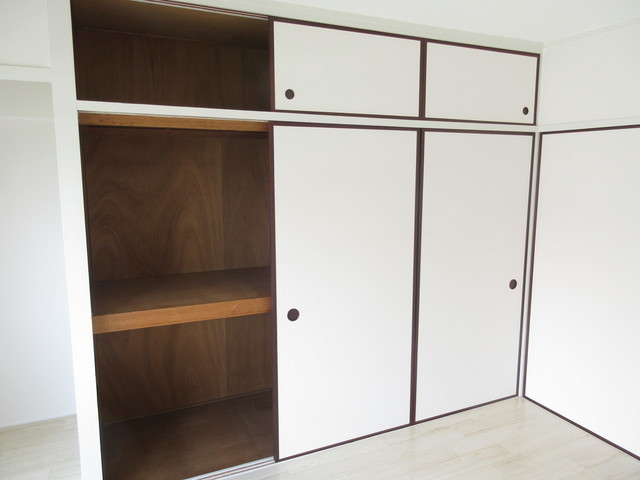 収納　天袋付きの押入れがございます。