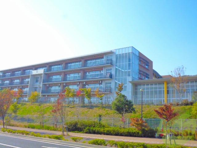 中学校　彩都の丘中学校（中学校）まで1800m