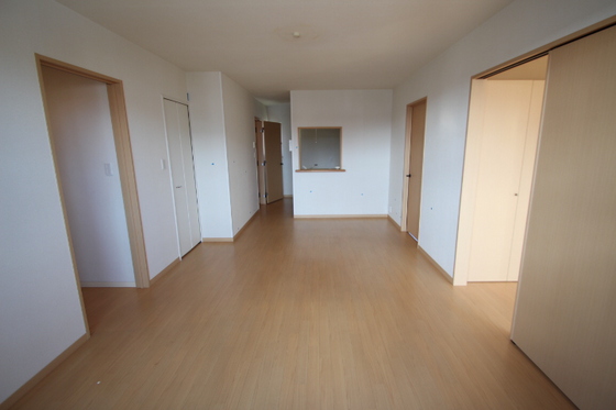 居室・リビング　※他号室の写真です