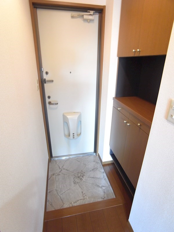 玄関　収納もある玄関です