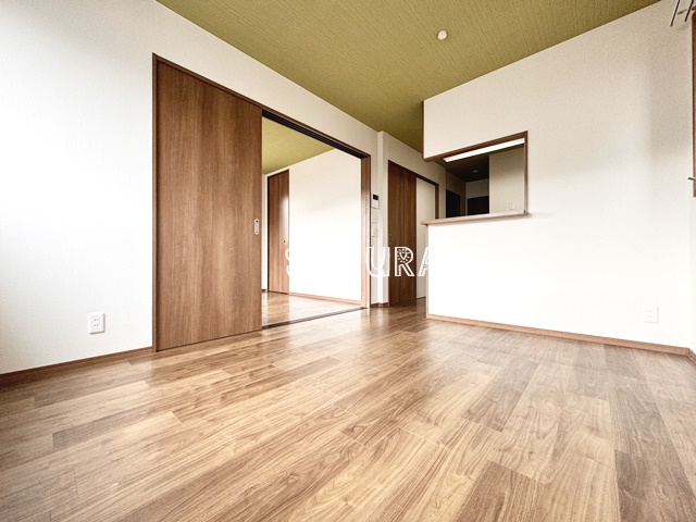 居室・リビング　使いやすい形の為、レイアウトを楽しめます♪