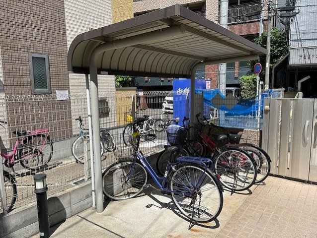 その他　屋根付き駐輪場