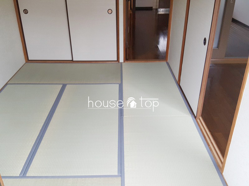 居室・リビング　畳も交換済みなので大変きれいです♪押入もありますよ！