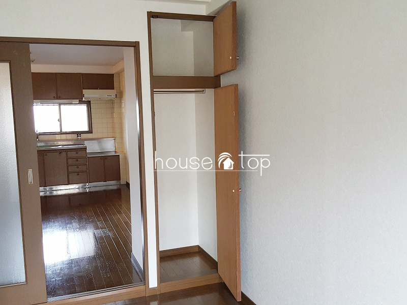 収納　クローゼットにはコートなども収納可能ですね♪