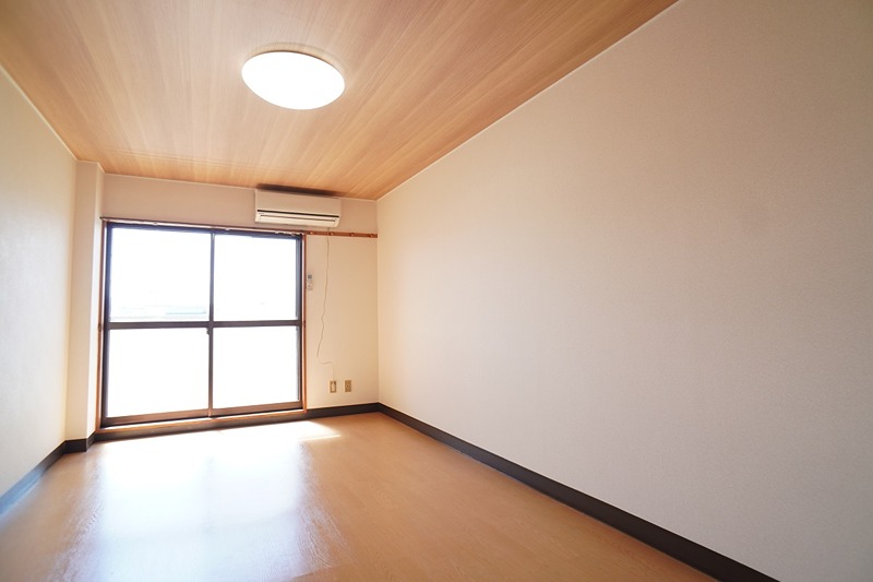 居室・リビング　きれいな洋室のお部屋です♪※雑貨はサンプルです。写真は別室で