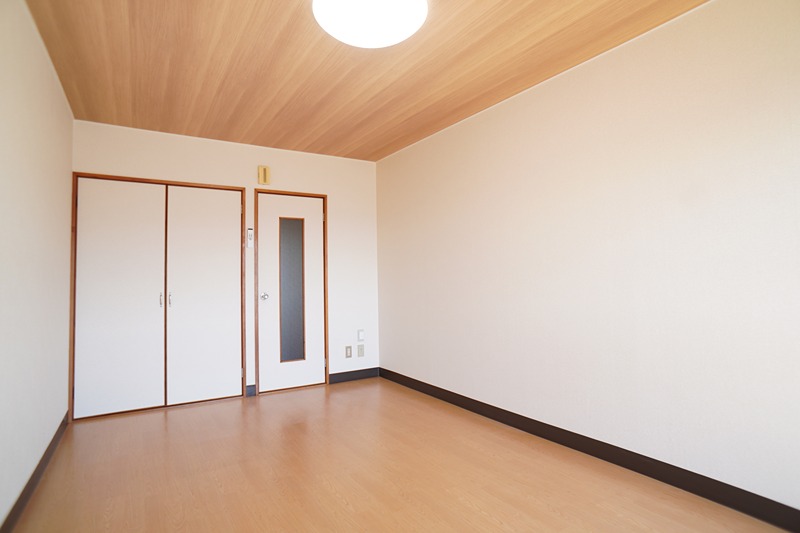 その他部屋・スペース　別方向から見たお部屋です♪※雑貨はサンプルです。写真は別室で