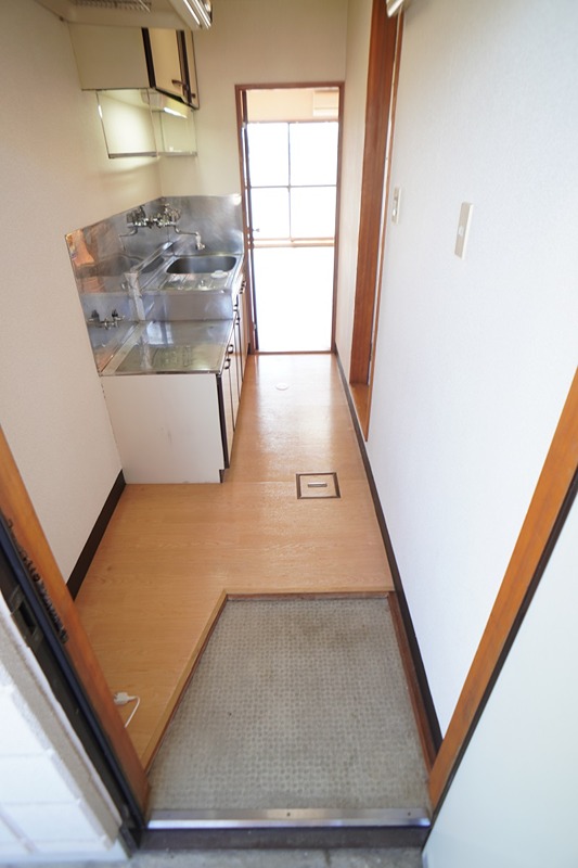 玄関　スッキリとした玄関入口です♪※雑貨はサンプルです。写真は別室